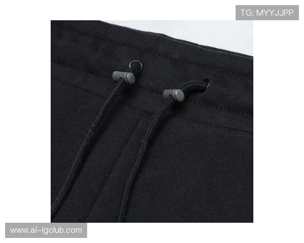 冬季运动必备吸汗足球长裤男舒适透气速干训练休闲两用款